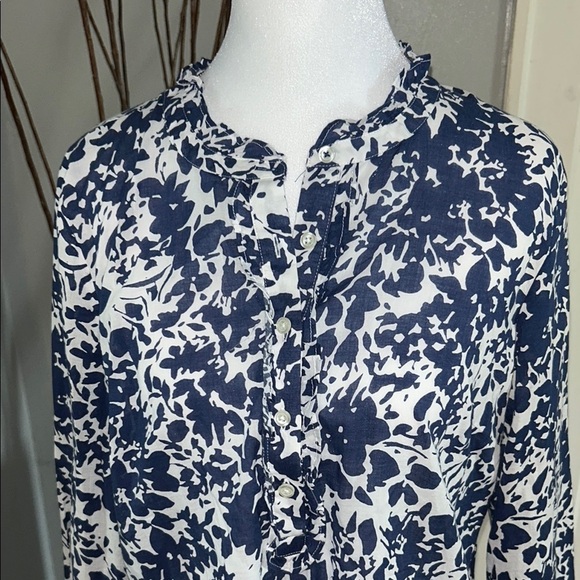 Talbots .Floral Print Women's Top - Picture 3 of 5